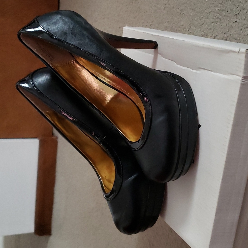 XOXO Pumps